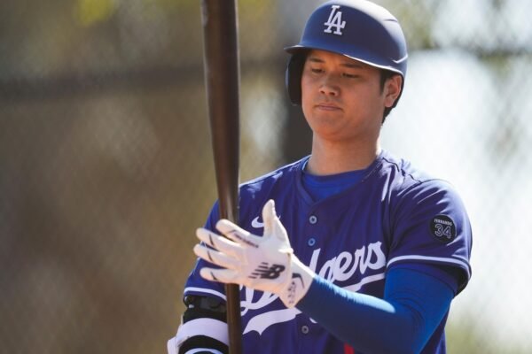Japanese artist Murakami lends works of art to the exclusive MLB collaboration before the Tokyo series Japanese artist Murakami lends works of art to the exclusive MLB collaboration before the Tokyo series