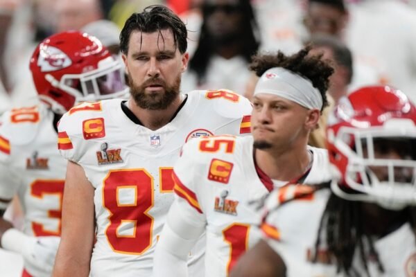 The closed wing of the Chiefs, Travis Kelce, plans to play next season instead of retiring