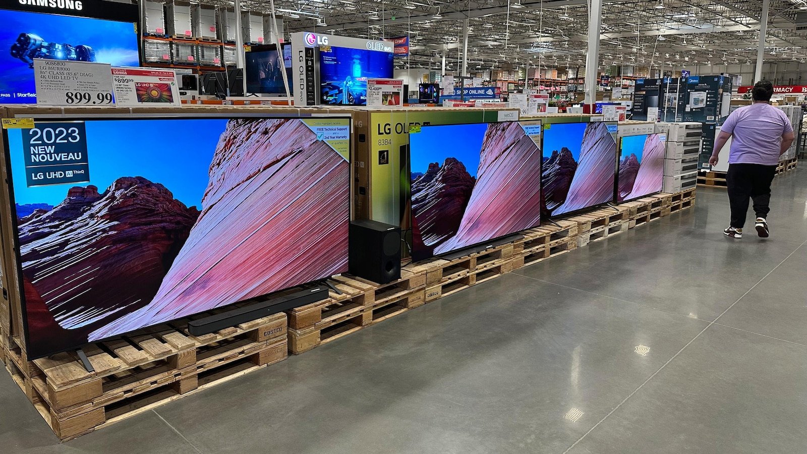 American buyers modestly increased spending last month as concerns about the economy increase