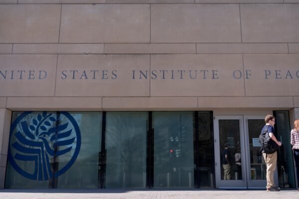 An Dux employee is given by the United States Peace Institute, alleges a presentation of the court