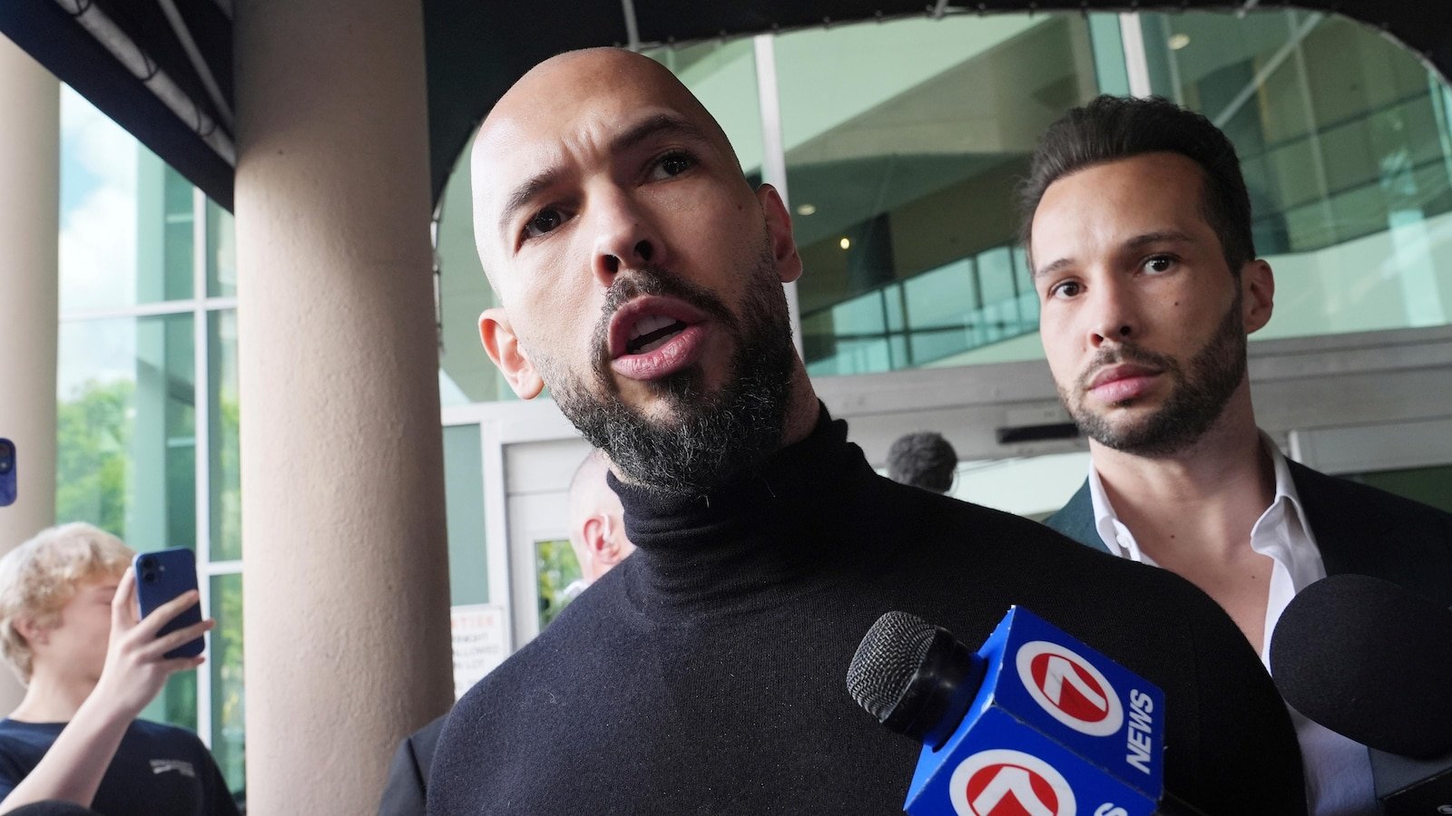 Andrew Tate expresses his disappointment in the governor of Florida, Ron Desantis, by the media pressure cavation