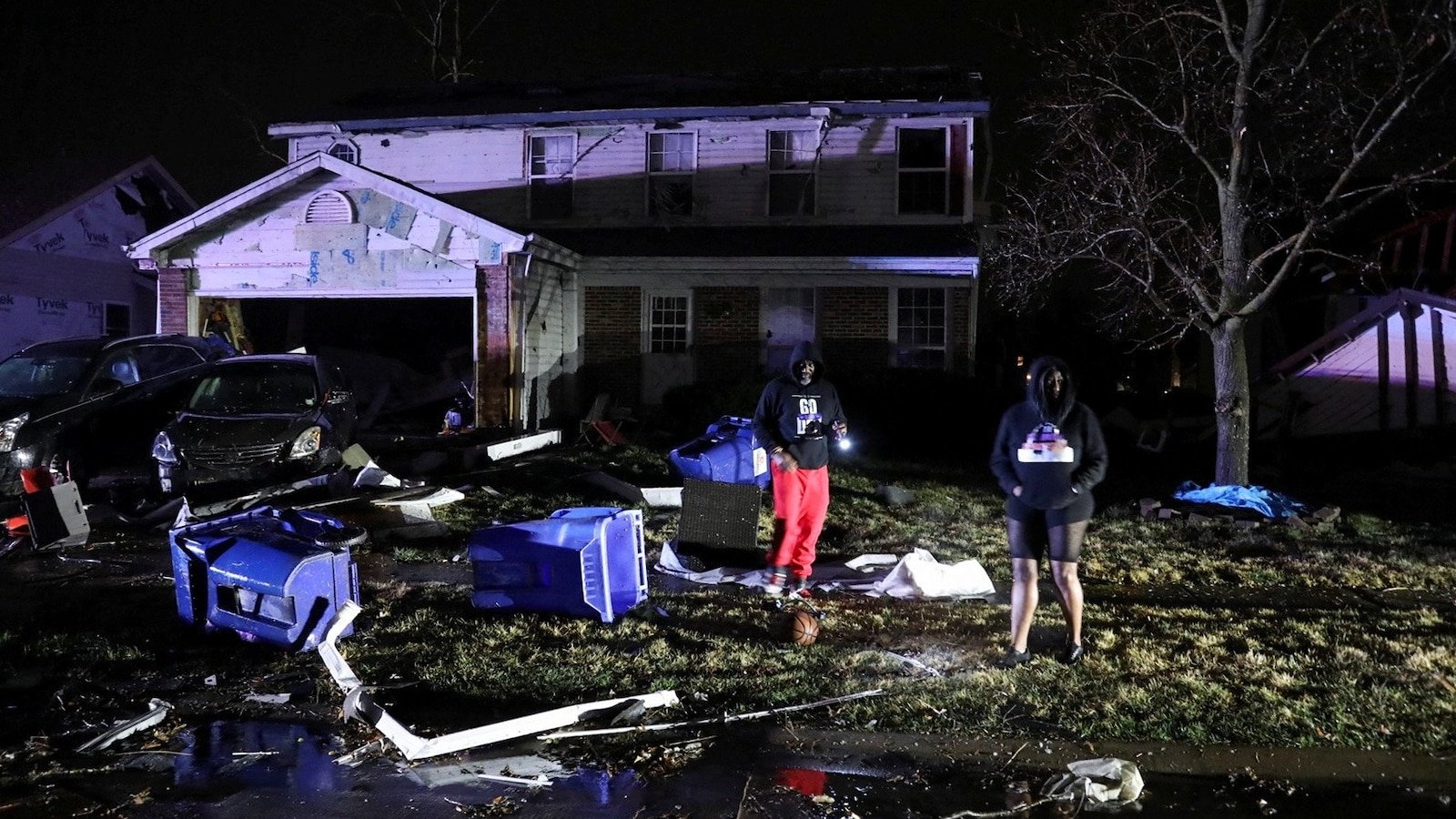 At least 13 dead as severe storms sweep the west medium