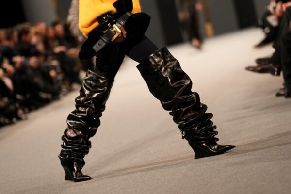 Balmain suggests with an advantage in Paris Fashion Week