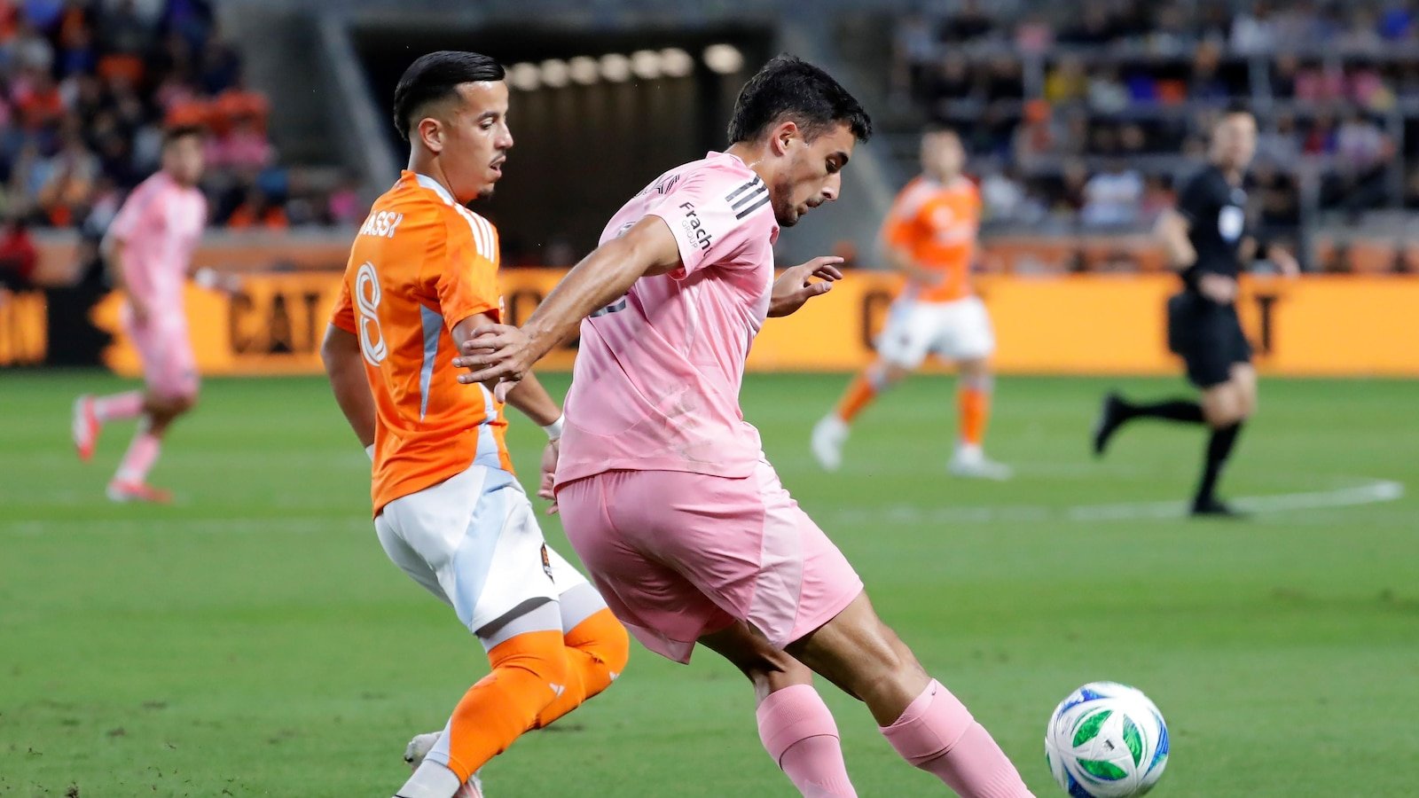 Fablasco Segovia and Luis Suarez are combined for 3 goals, 4 assists, Miami beat Dynamo 4-1