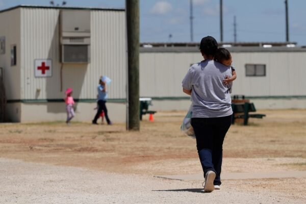 Immigration detention center in private to reopen