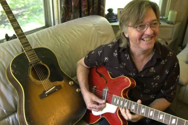 Joey Molland, a guitarist with the Pop-Rock Welsh band from the 70s, Badfinger, dies at 77 years