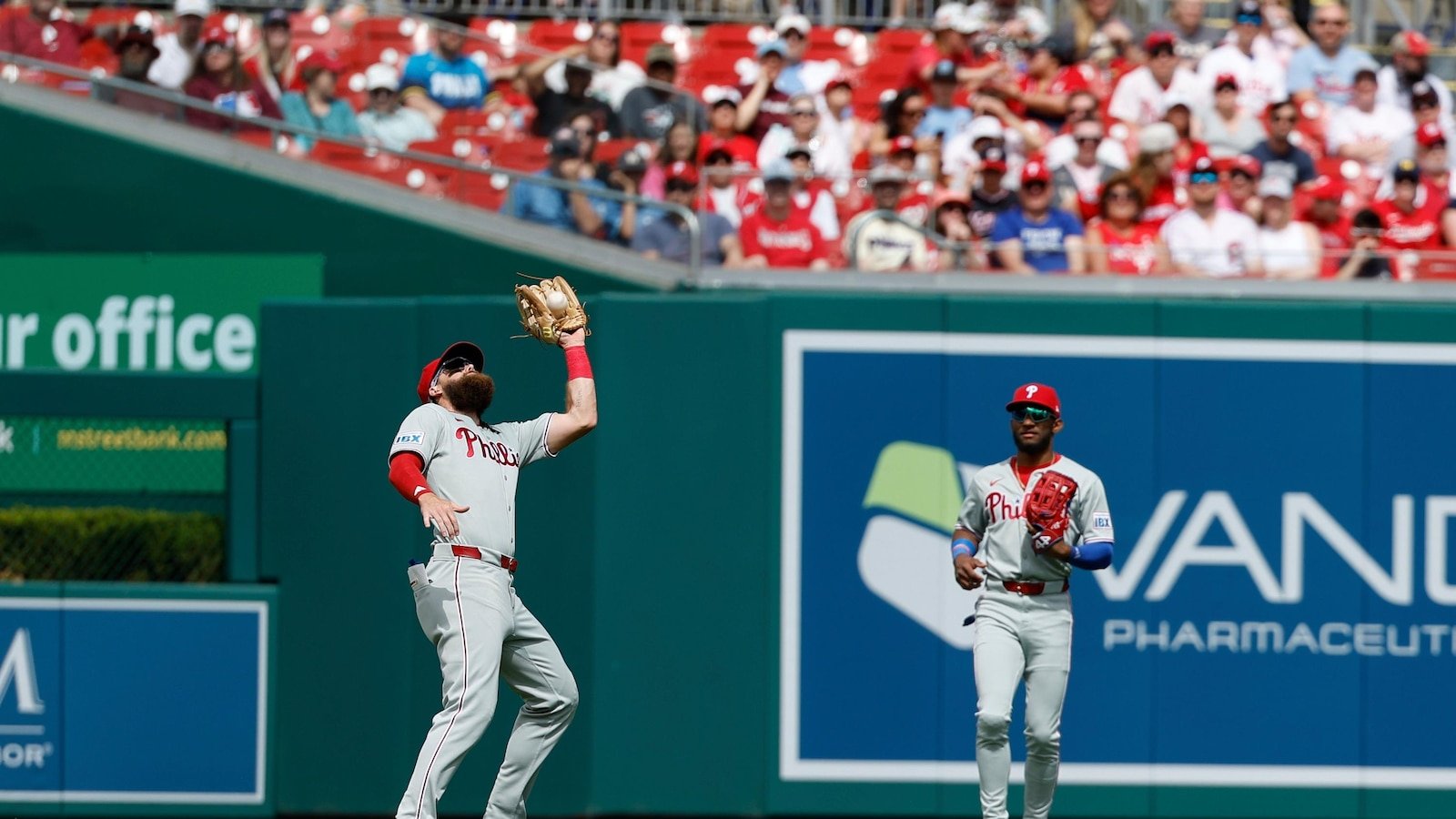 Josh Bell and Nathaniel Lowe Homer as Nationals defeated the 5-1 philis to avoid a sweep