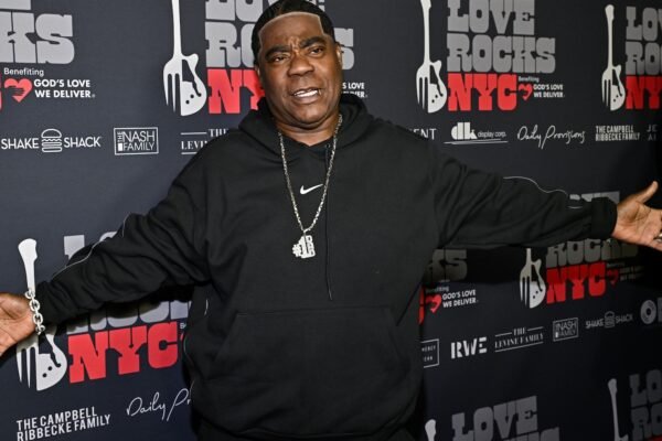 Knicks game is delayed after Tracy Morgan gets sick in Madison Square Garden