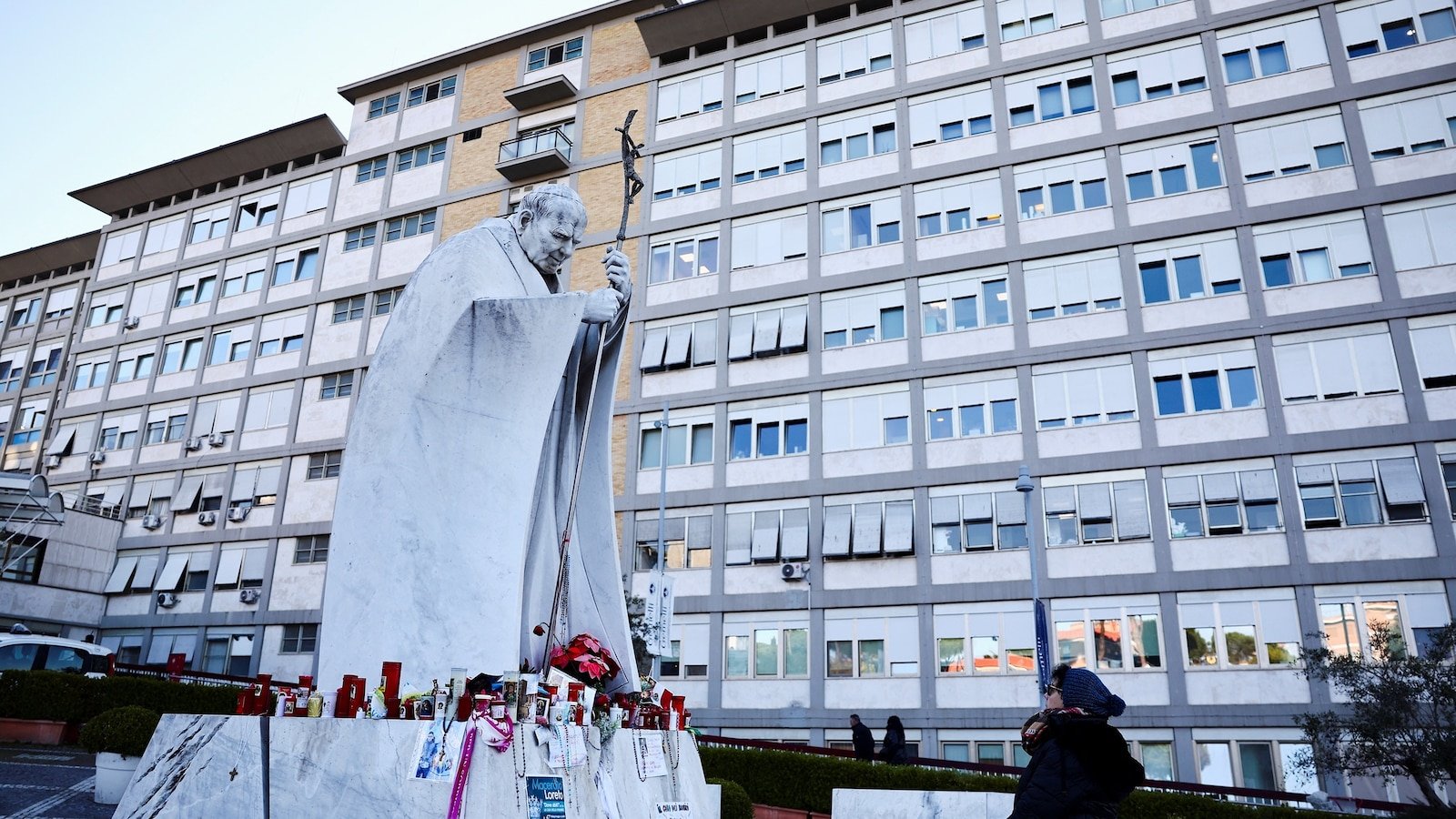 Pope Francis remains stable and the forecast reserved, says the Vatican