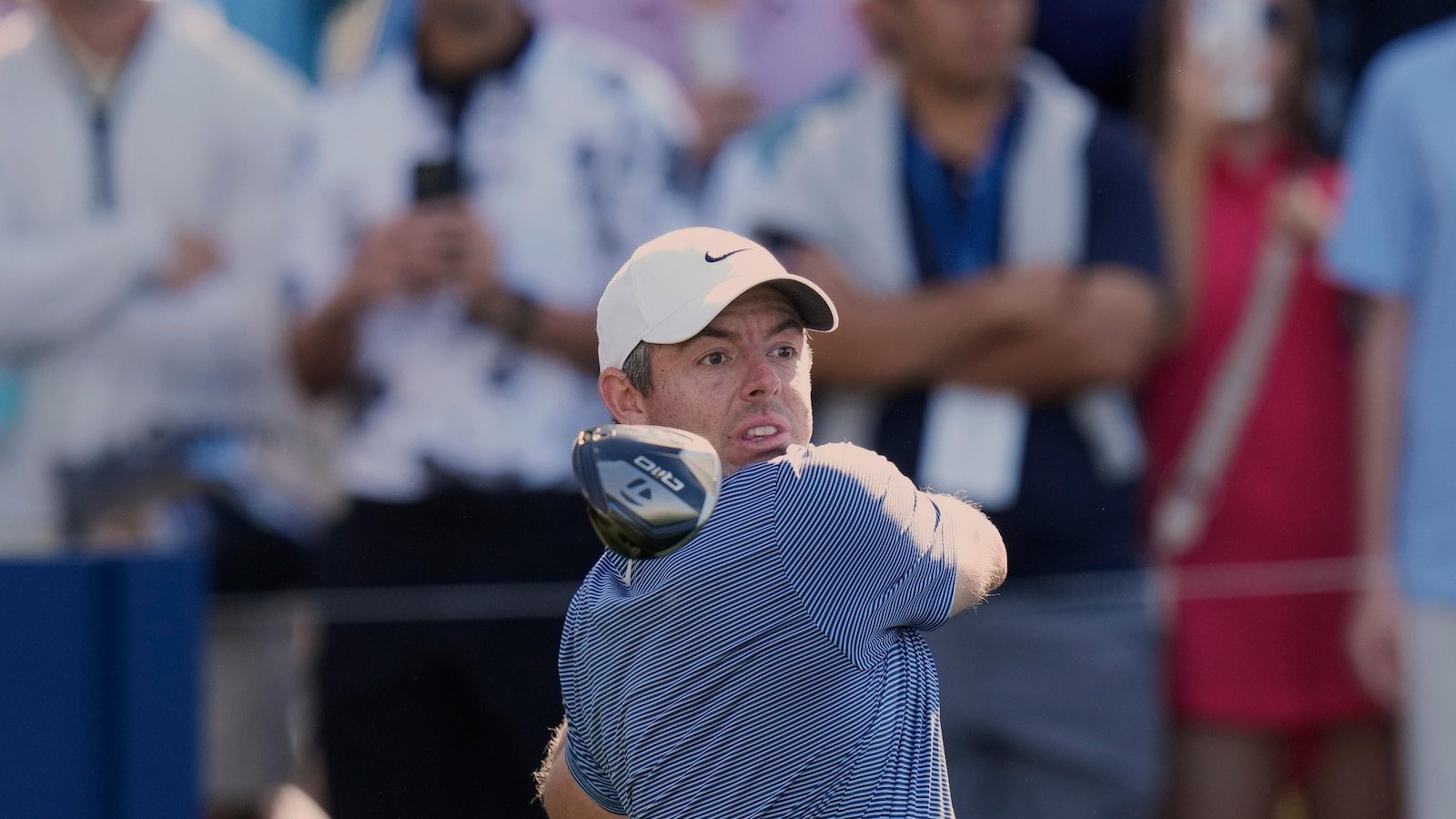 Rory Mcilroy Mama in a video of him taking phone from the player of the University of Texas who is marking it