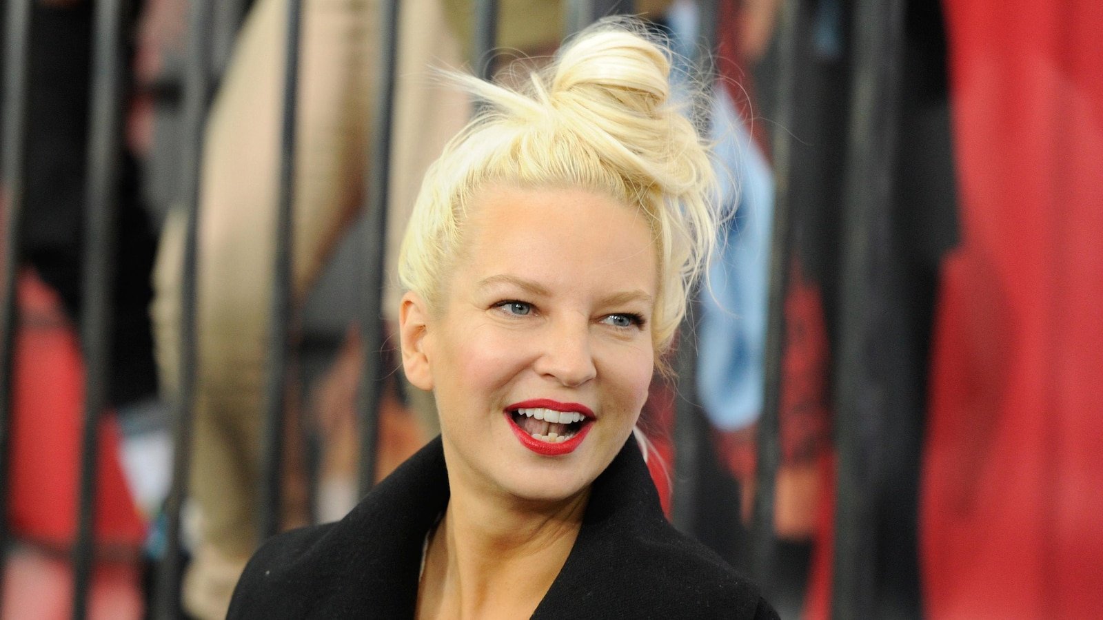 Sia archiva for the divorce of the husband Daniel Bernard almost 2 years after marriage