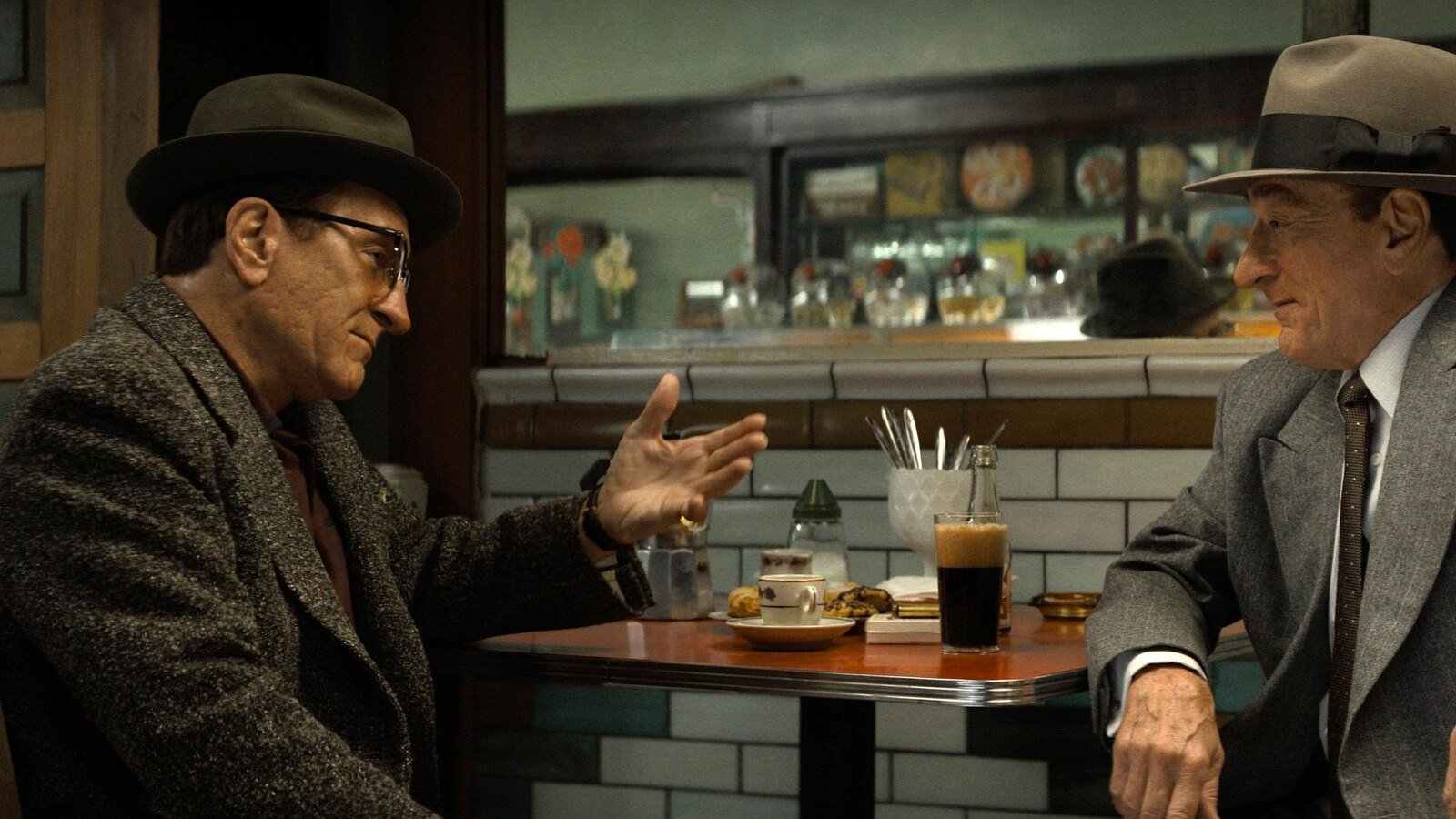 'Snow White' opens with $ 43 million at the box office, "Alto Knights" a total failure