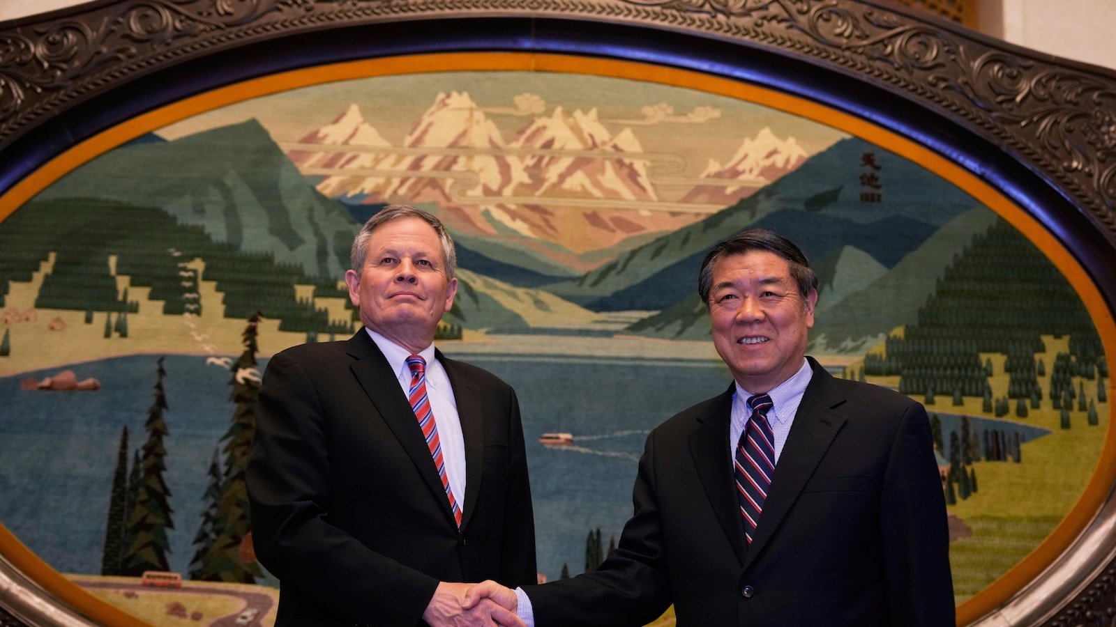 The American senator and supporter of Trump, Daines meets the Chinese vice president, he with warm exchanges