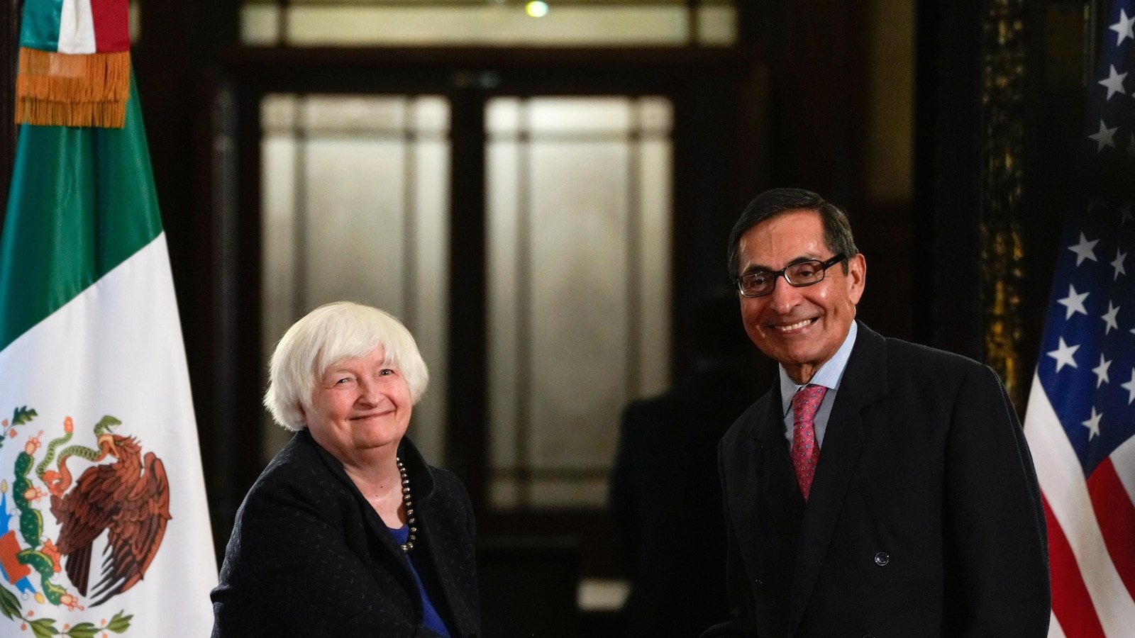 The Mexican Finance Minister, a remnant of the previous administration, renunciation and is replaced by deputy