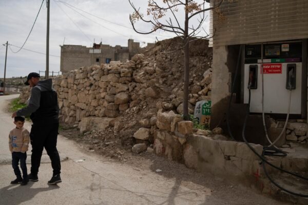 The Palestinians hope that the victory of the Oscar 'no other land' to provide help, since they face a possible Israeli expulsion