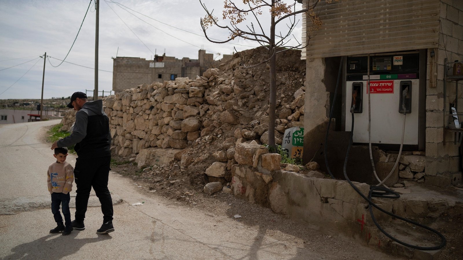 The Palestinians hope that the victory of the Oscar 'no other land' to provide help, since they face a possible Israeli expulsion