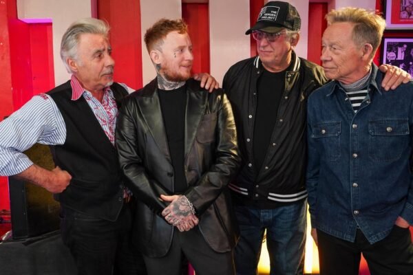 The Sex Pistols announces the first American tour in 2 decades