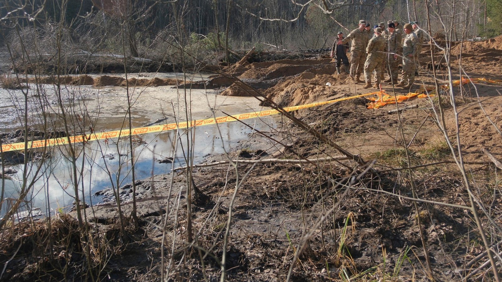 The US armored vehicle. UU. Missing in Lithuania took out of the swamp, the fate of the unknown crew