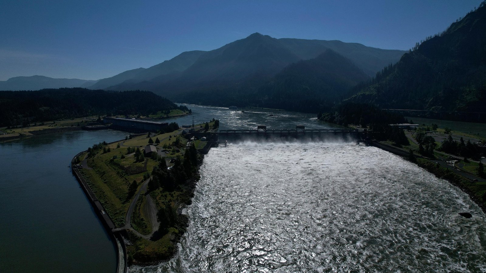 The car that is taken from an oregon river could have belonged to a family that disappeared in 1958