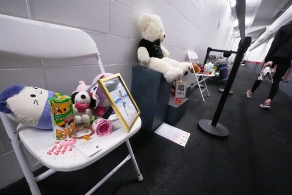 The figurative skater that lost both parents in the DC plane accident stands at the world crowd