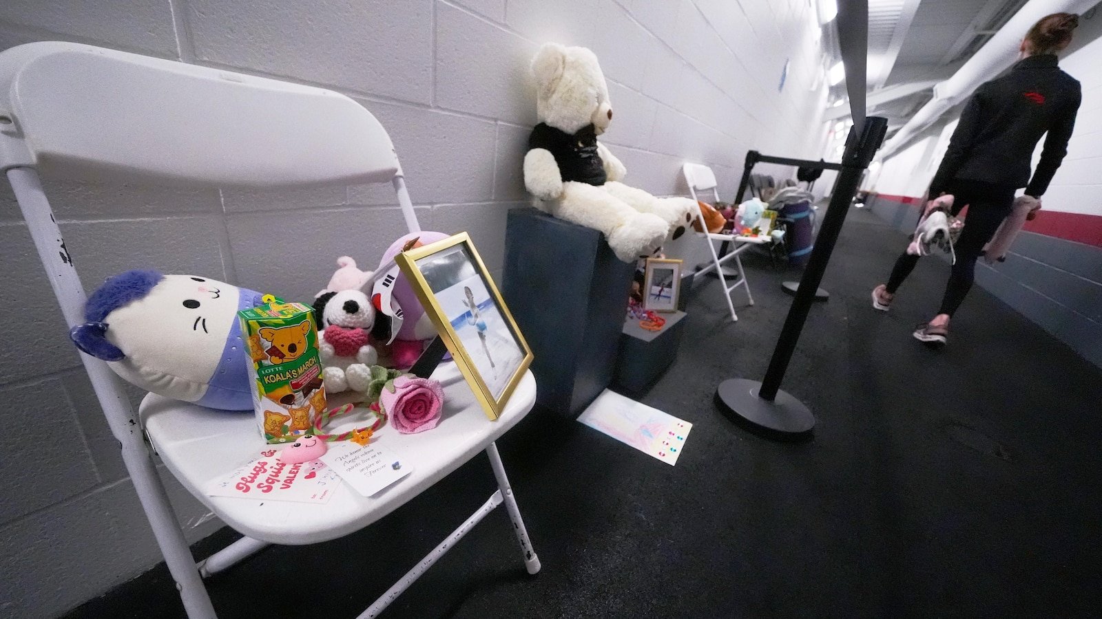 The figurative skater that lost both parents in the DC plane accident stands at the world crowd