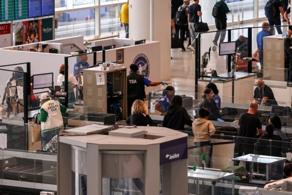 The main US airlines. UU. Warn that demand is slowing down