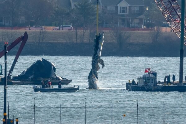 The nearby calls at the Washington DC airport ask questions about why the changes were not asked before the accident