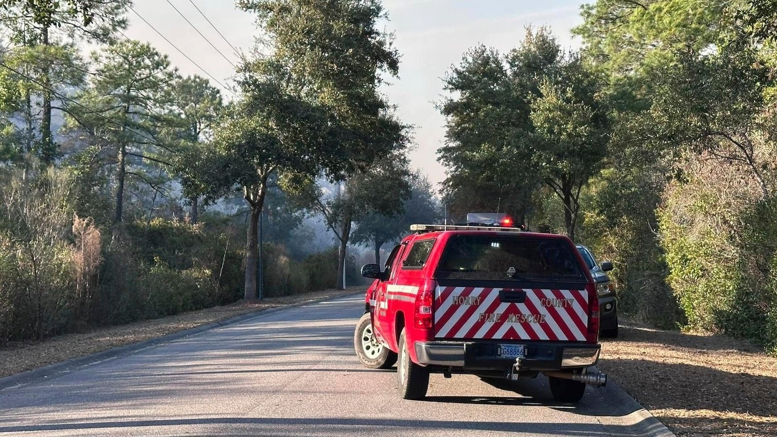 The teams fight against forest fires in North and South Carolina in the middle of dry conditions and racing winds