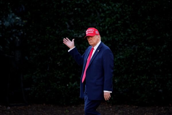 Trump updates Live Live Aptination: Trump to discuss Ukraine with national security advisors