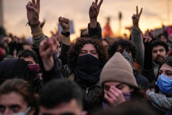 Türkiye's opposition urges peaceful protests for the arrest of Singbul Mayor despite the prohibitions