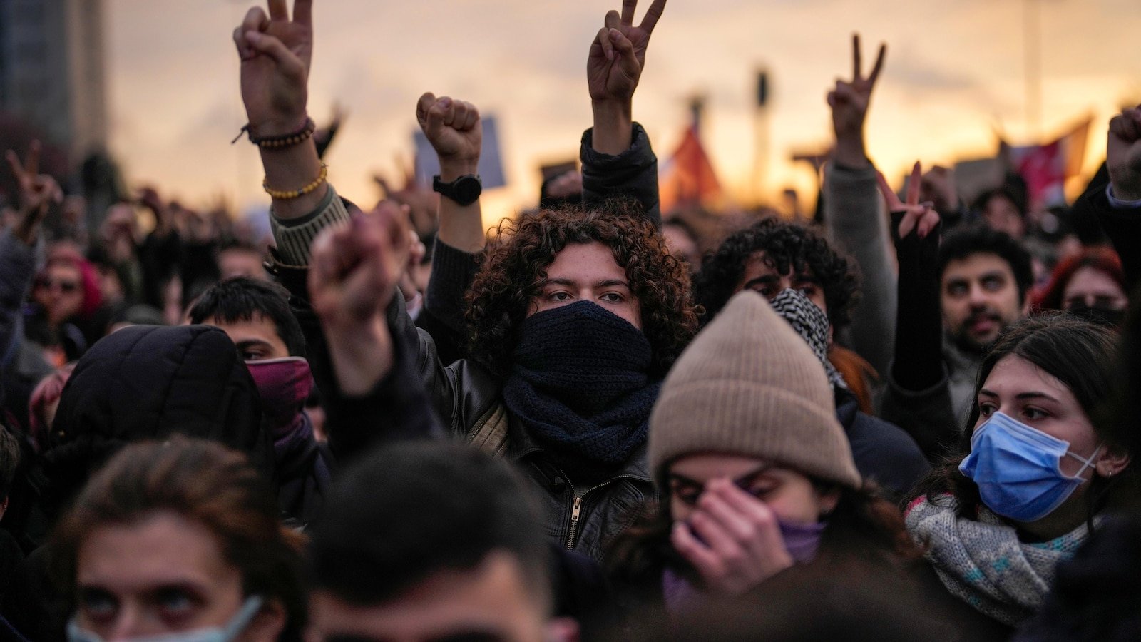 Türkiye's opposition urges peaceful protests for the arrest of Singbul Mayor despite the prohibitions