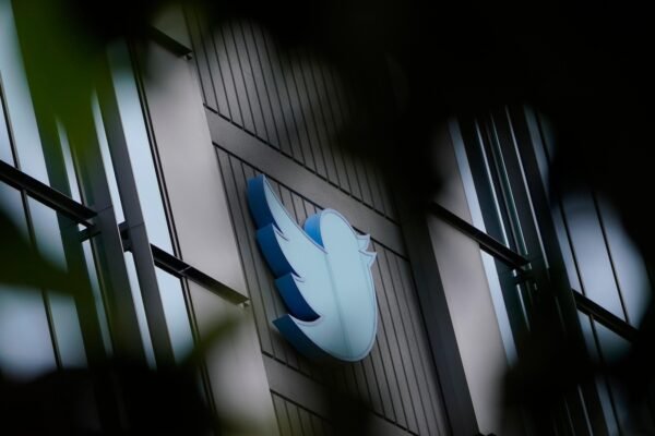 Twitter Bird Sign is sold for almost $ 35,000 in an auction