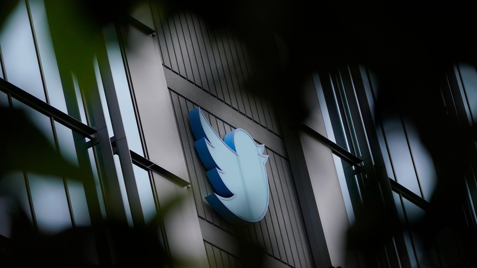 Twitter Bird Sign is sold for almost $ 35,000 in an auction