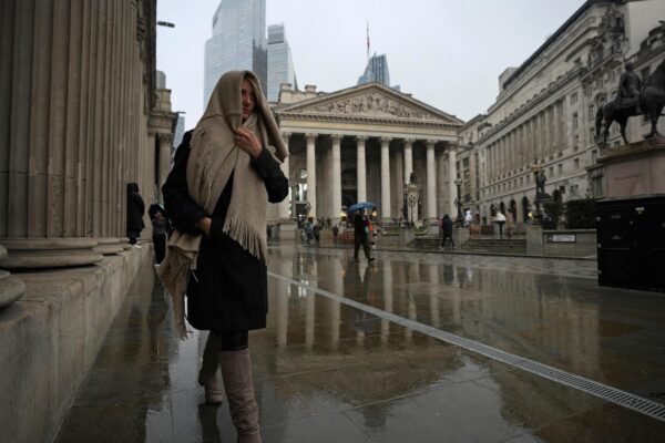 With uncertain outlook, the Bank of England joins the United States fed to put interest rates