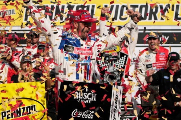 Wood Brothers Racing makes Martinsville a triumphal return