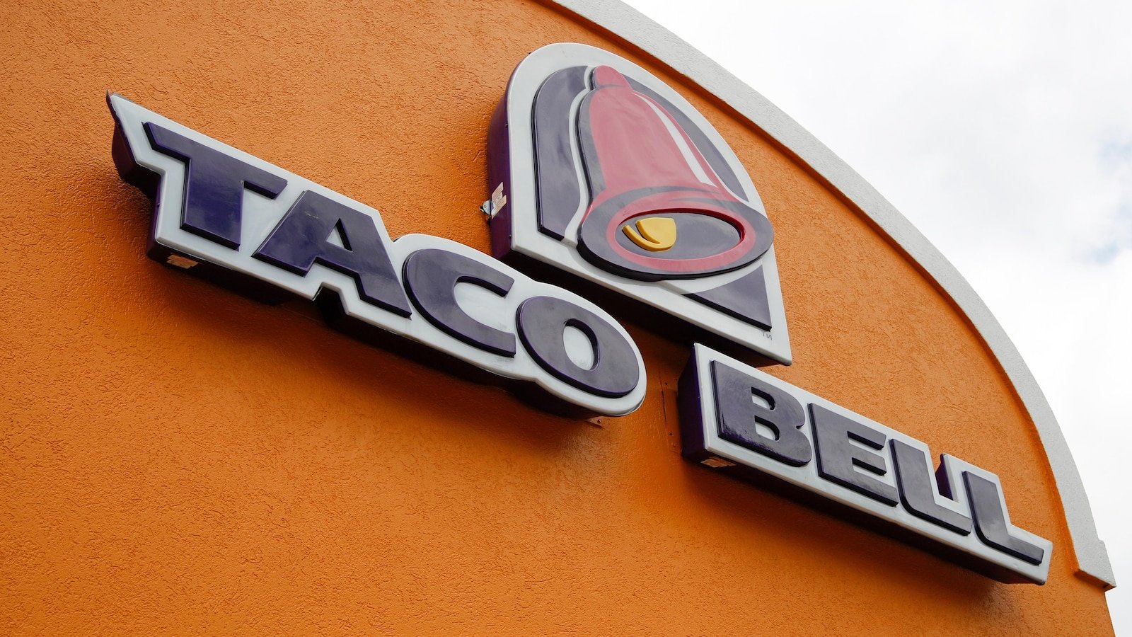 Yum Brands CEO announces plans to retire in 2026