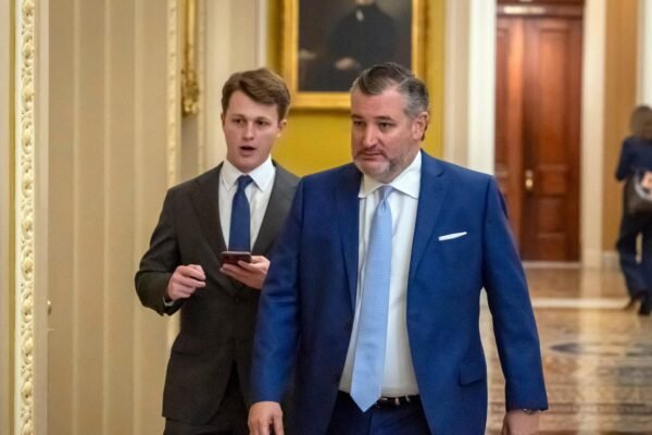 Air traffic controllers to obtain more support after a fight and more fresh failures at Washington airport