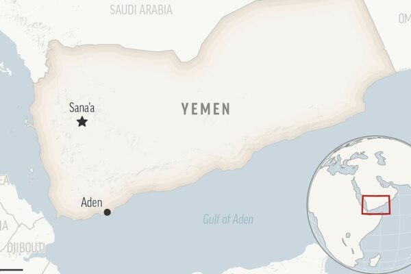 American air attacks aimed at a Yemeni oil port killed 20 people, say the hutis