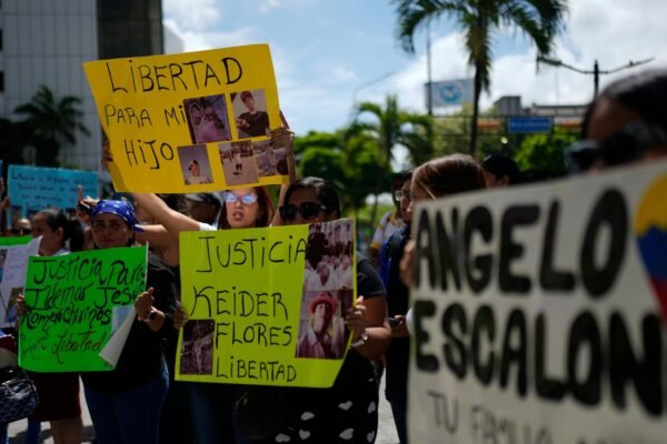 American intelligence contradicts Trump's claims that link a gang with the Venezuelan government to accelerate deportations