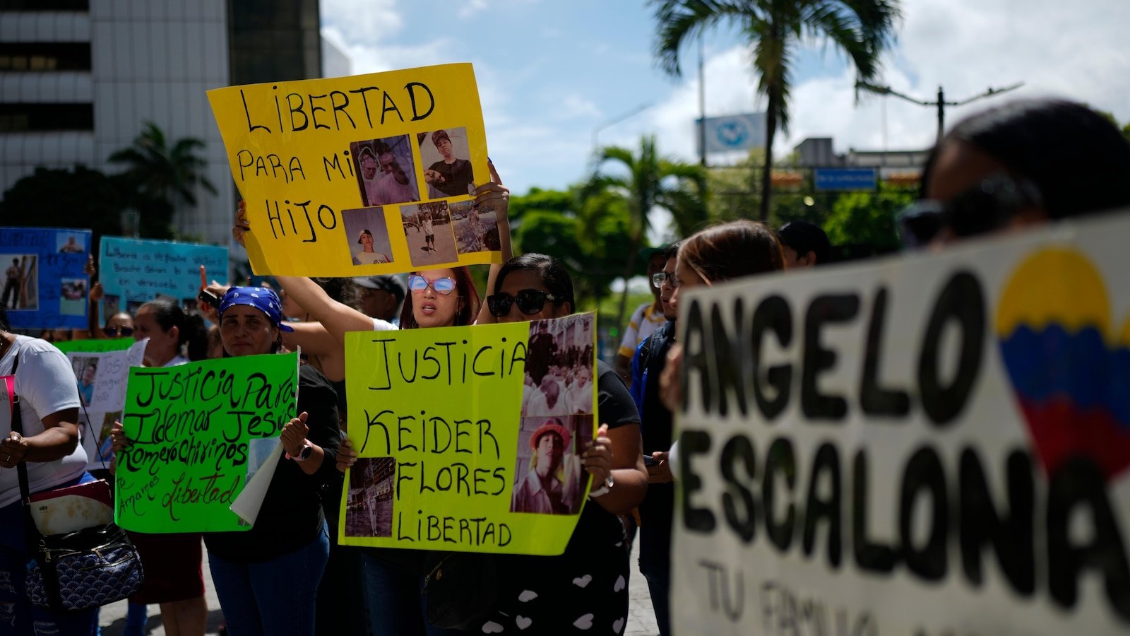 American intelligence contradicts Trump's claims that link a gang with the Venezuelan government to accelerate deportations