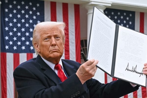 American tariffs on imported cars enter into force as the markets extend through Trump's commercial escalation