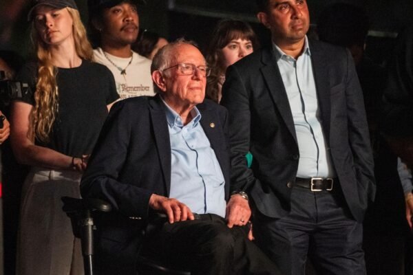 Ap Photos: Coachella continues with Weezer, T-Pain and an appearance of Bernie Sanders