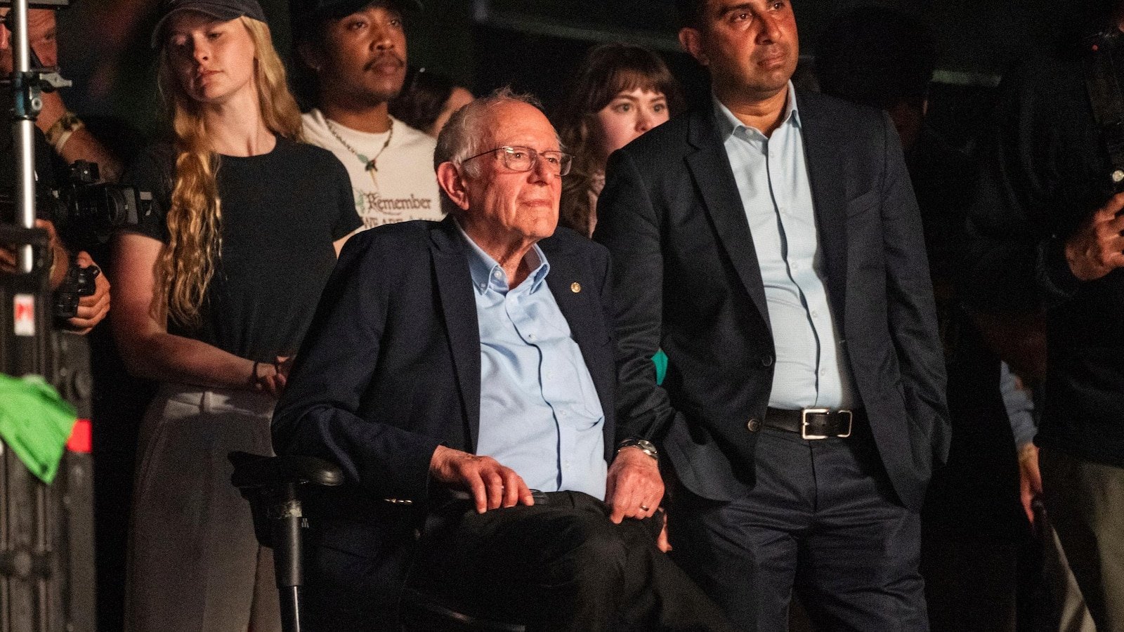 Ap Photos: Coachella continues with Weezer, T-Pain and an appearance of Bernie Sanders