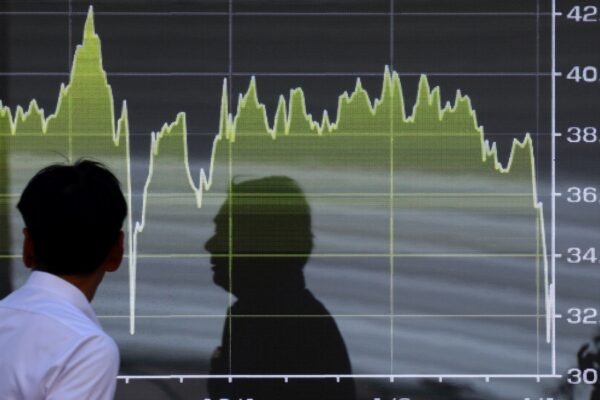 Asian markets, United States futures slide as the new Trump China rates enter into force