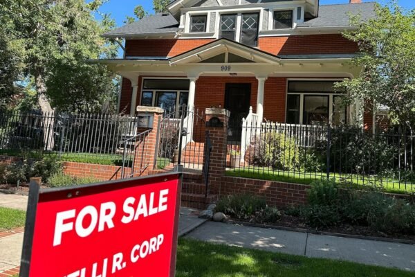 Average US rate. UU. In a mortgage of 30 years to 6.64% for the second fall in 2 weeks