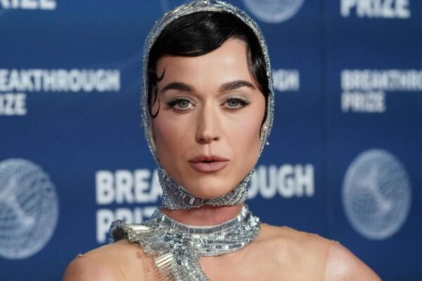 Before Spaceblight, Katy Perry reading Carl Sagan, channeling her 'Divine Female'