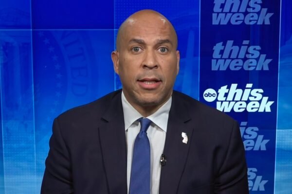 Booker Senator: The biggest mistake made by the Democratic Party is "not to focus enough people"