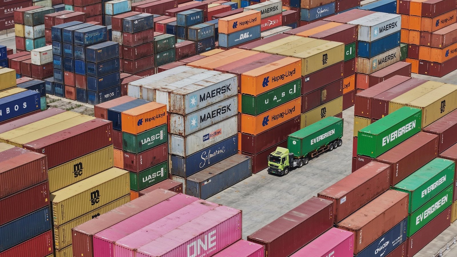 China says that 'will fight until the end' after Trump threatens to impose more rates