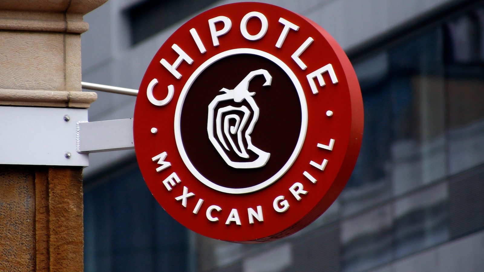 Chipotle Mexican Grill goes to Mexico to open its first location south of the border