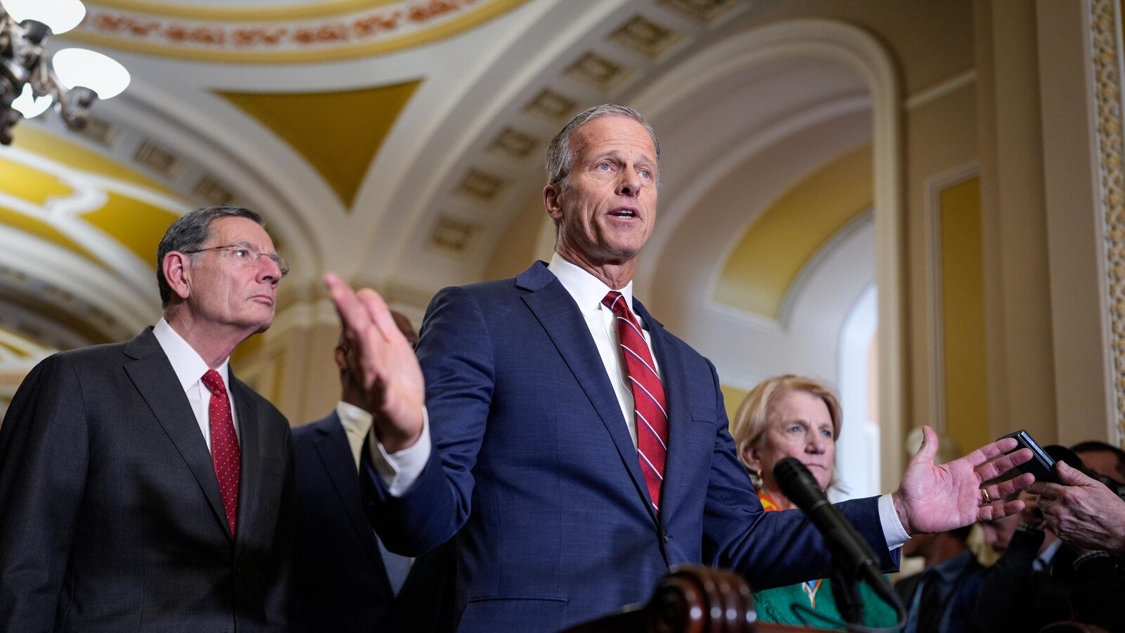 Contraded with the vote of the Senate Budget: Tariff pressure, debt concerns and signs of republican restlessness